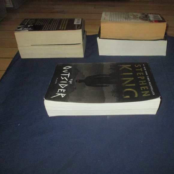 Under the Dome P1 1&2/Ev. Ev./Tommyknockers /Outsider Paperbacks (Stephen King) - Picture 3 of 4
